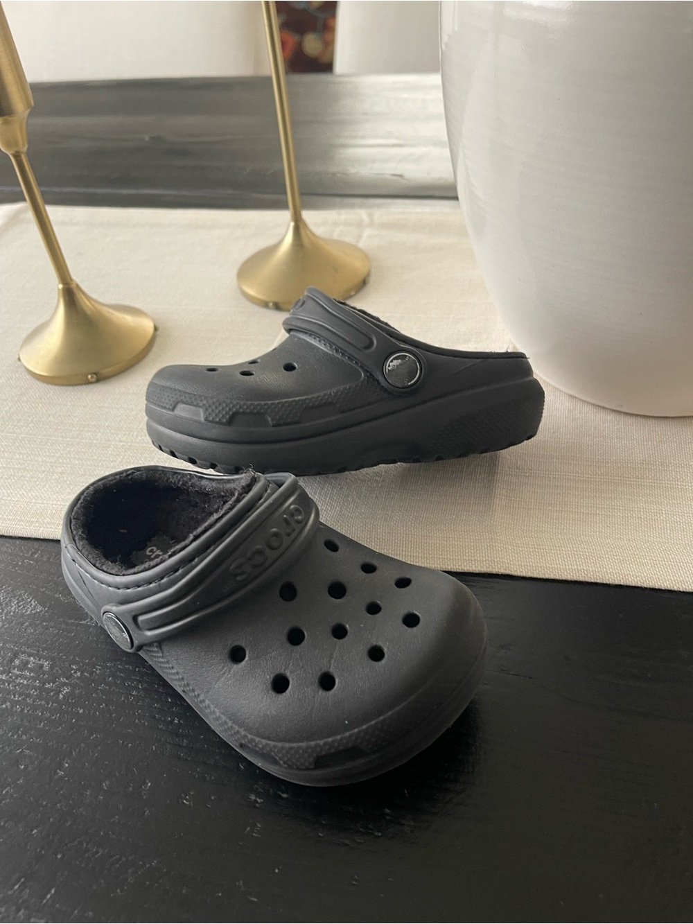 Crocs black lined shoes sz 9 toddler